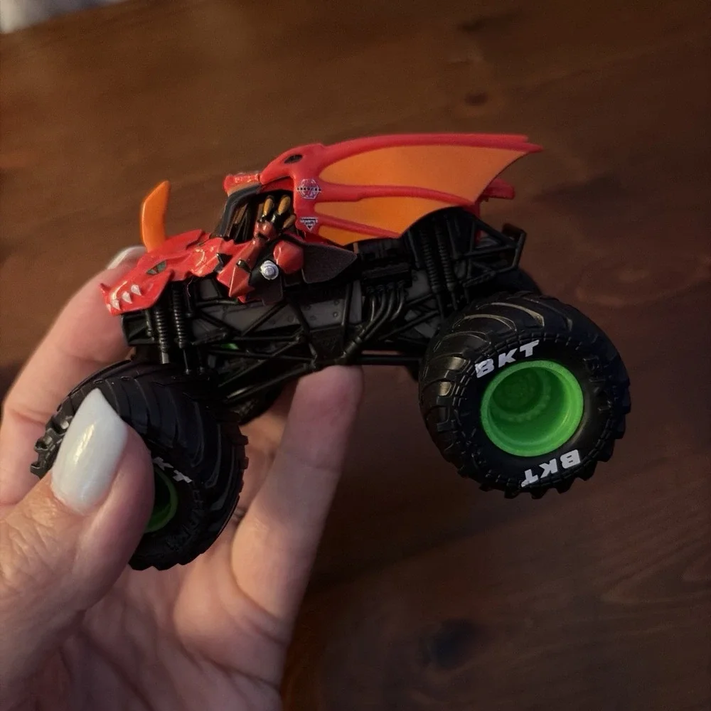 Hot Wheels Monster Jam Lot Of 4 Diecast 1:64 Scale Monster Trucks Wonder Women